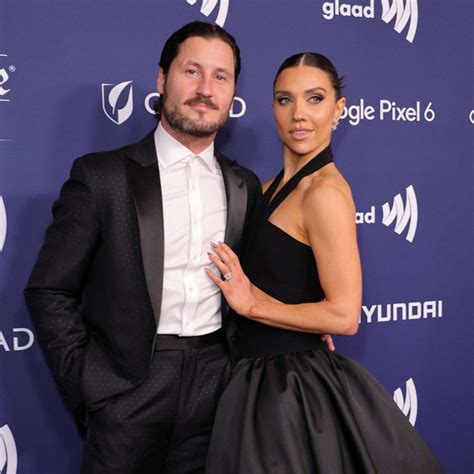 Inside Val Chmerkovskiy & Wife Jenna Johnsons。